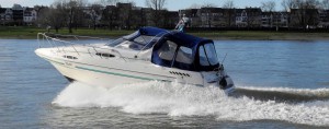 Neue Sportbootführerscheinverordnung 2017 - Motorbootausbildung auf dem Rhein bei Düsseldorf
