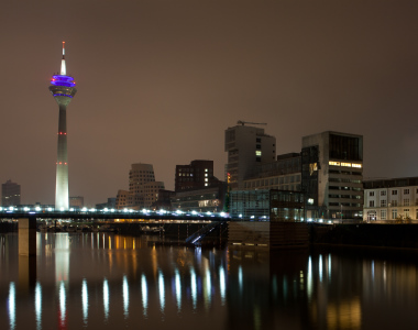 Hafen Düsseldorf bei Nacht