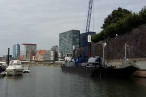 Kaimauer Sanierung Hafen Düsseldorf - Arbeitsschiff Widder aus Wesel