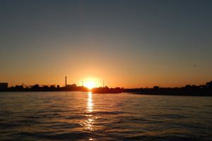 Sonnenuntergang über dem Rhein 
