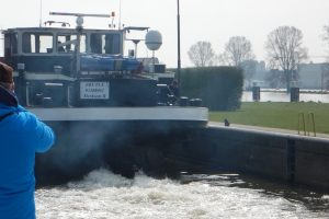 Skippertraining Motoryacht - Schleusenmanöver mit der Berufsschifffahrt