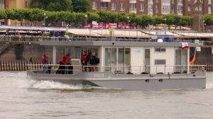 Hausboot auf dem Rhein 