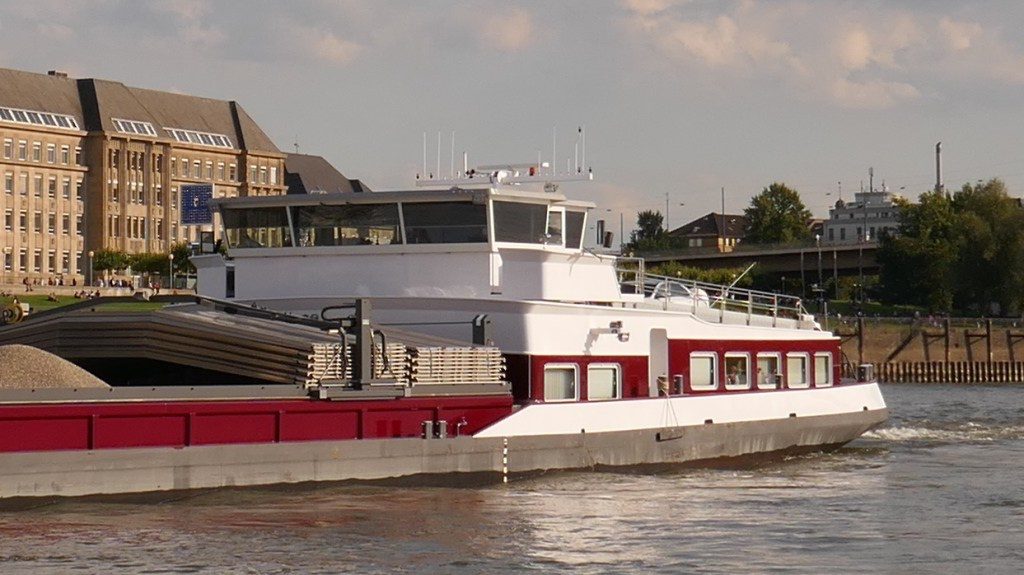Binnenmotorschiff Willem-Antonie auf dem Rhein bei Düsseldorf